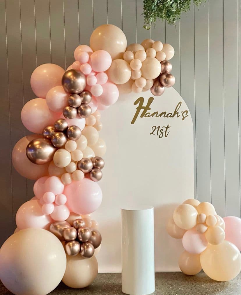 Birthday Balloon Arch with Round Backdrop & Pedestal
